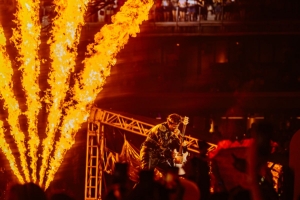 Tiro após show de Henrique e Juliano deixa mulher ferida